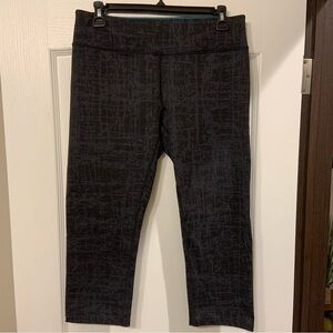 Calvin Klein Performance black capri athletic leggings - size large